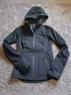 Lululemon women’s cross chill jacket